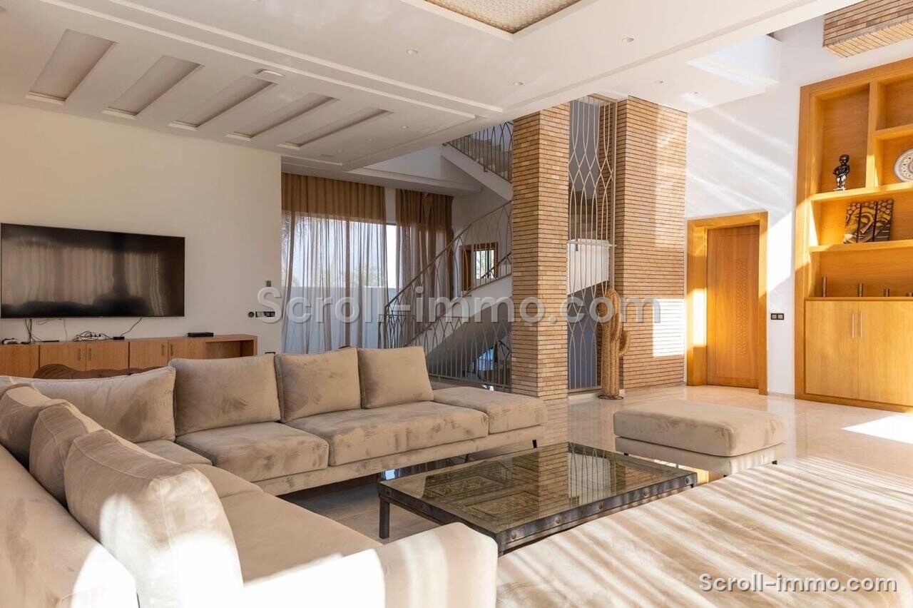 Villa moderne résidence golfique – 700m² à Amelkis